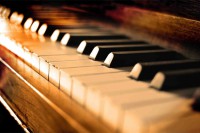 Уроки на дому по вокалу и игре на фортепиано